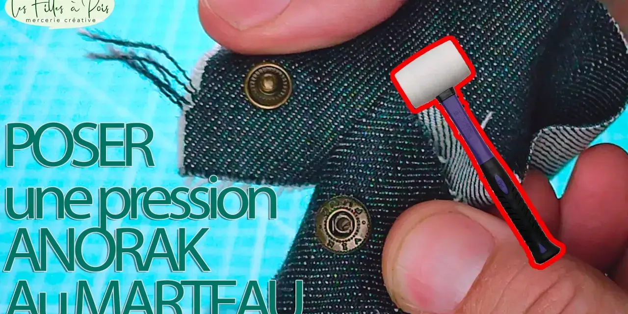 Apprenez comment poser un bouton pression avec un marteau sur un tissu jean. Un marteau en caoutchouc est utilisé pour fixer la pression.
