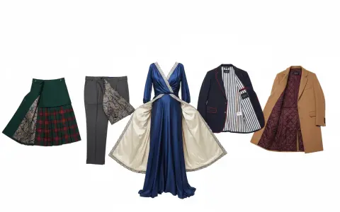 Une robe bleue en soie, une jupe écossaise, un pantalon gris, un blazer et un manteau camel. Le tissu du manteau est doux comme du velours.